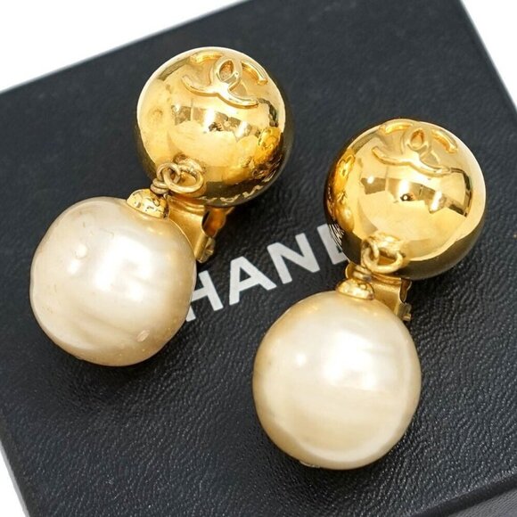 CHANEL CC Logos Ball Pearl Dangle Clip-On Earrings Gold Tone 93A Auth w/Box - Picture 5 of 6
